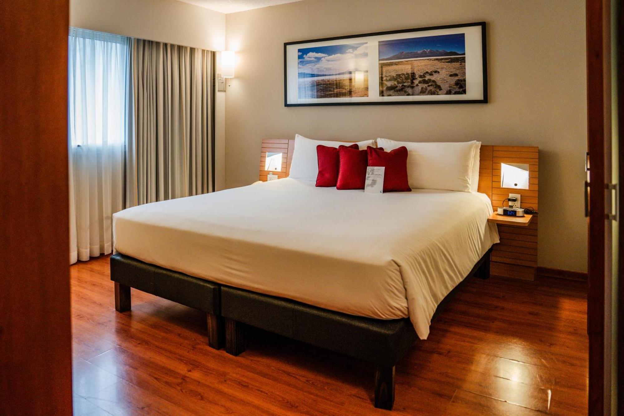 Novotel Lima San Isidro Екстер'єр фото