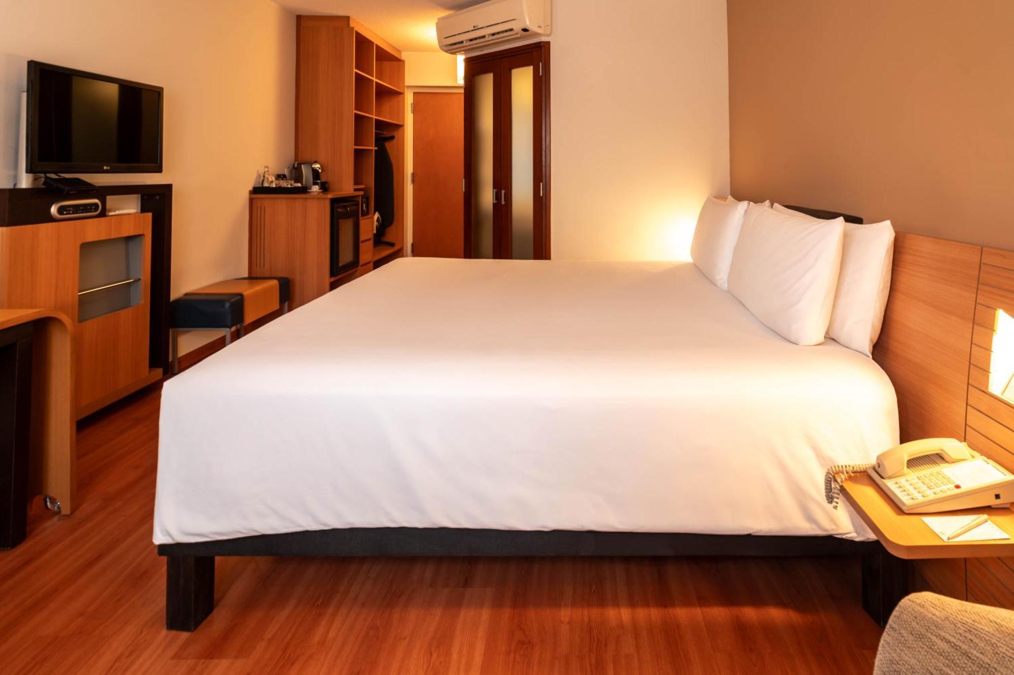 Novotel Lima San Isidro Екстер'єр фото