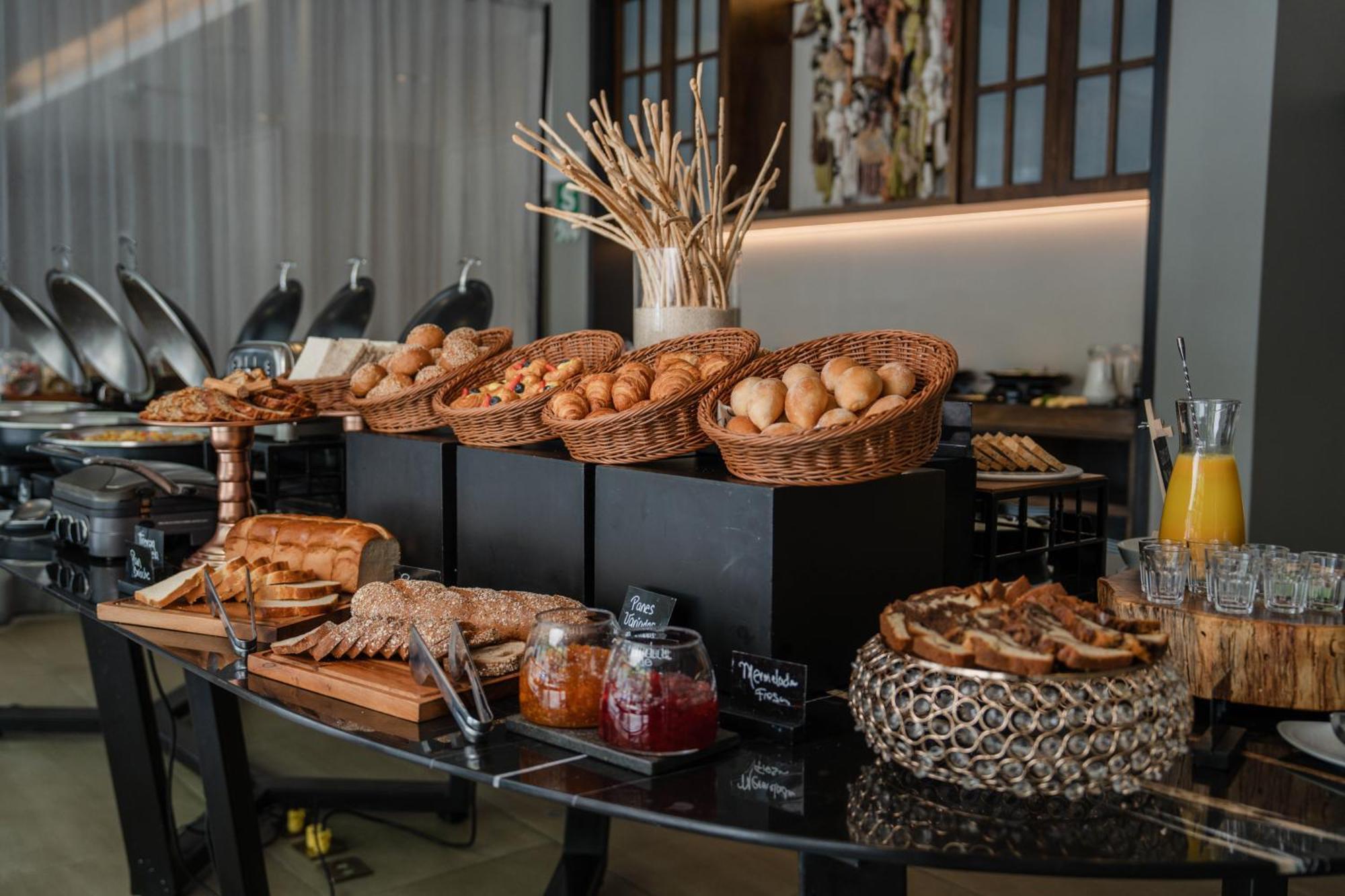 Novotel Lima San Isidro Екстер'єр фото